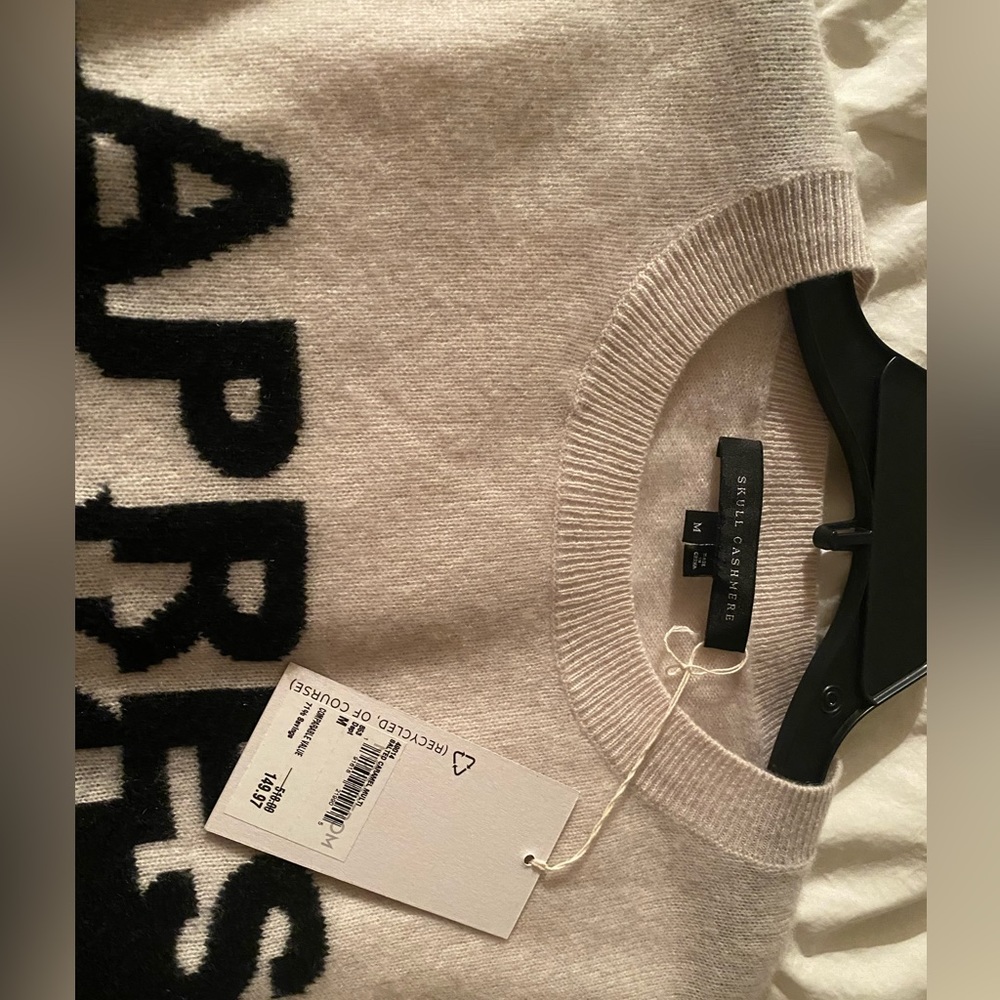 "Aprs ski"
100% cashmere
Dry clean only
Knit fabric
Manufacturer Style No. 43170 - Picture 4 of 7